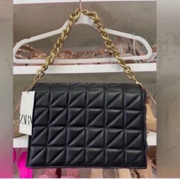 Black Quilted Chain Shoulder Bag - Picture 13 of 13